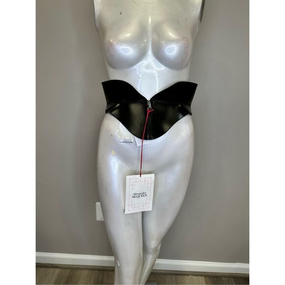 NWT ALEXANDER MCQUEEN Glossed-leather waist belt Size IT36/US0 $2,190